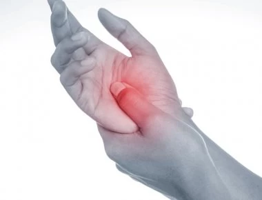 Ρευματοειδής αρθρίτιδα: Αυτές είναι οι 33 τροφές που μειώνουν τον πόνο